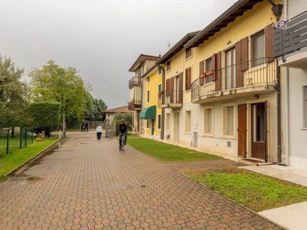 appartamento in vendita a Sona in zona Lugagnano