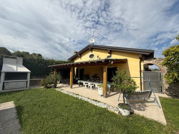 casa indipendente in vendita a Sona in zona Palazzolo