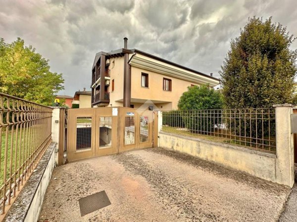 appartamento in vendita a Sona in zona Lugagnano