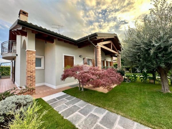 appartamento in vendita a Sona in zona Lugagnano