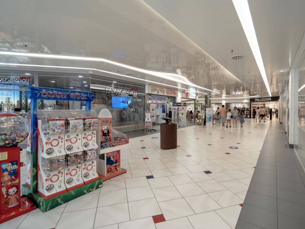 negozio in vendita a Sona