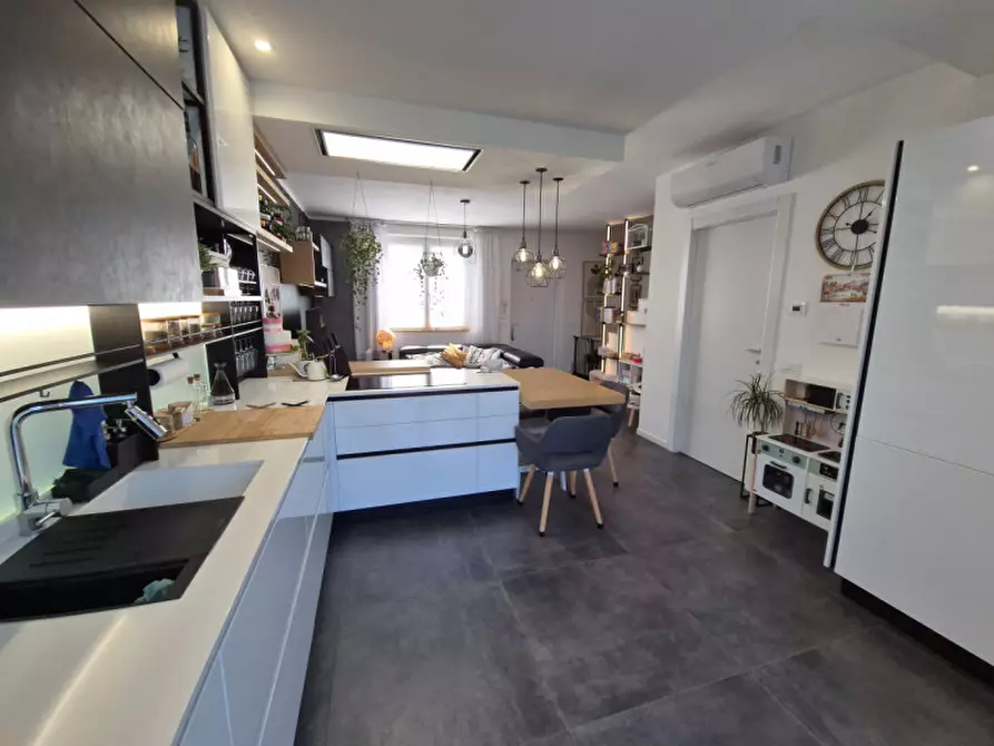 casa indipendente in vendita a Sona in zona Lugagnano