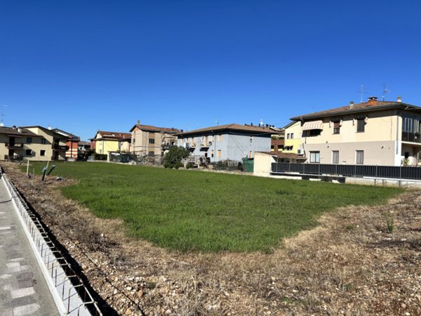 casa indipendente in vendita a Sona in zona Lugagnano