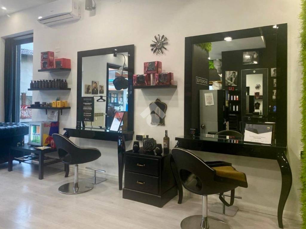 negozio in vendita a Sona in zona Lugagnano