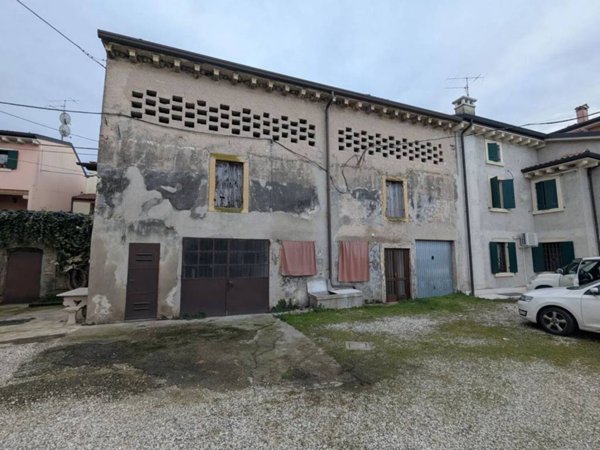 casa indipendente in vendita a Sona in zona Lugagnano