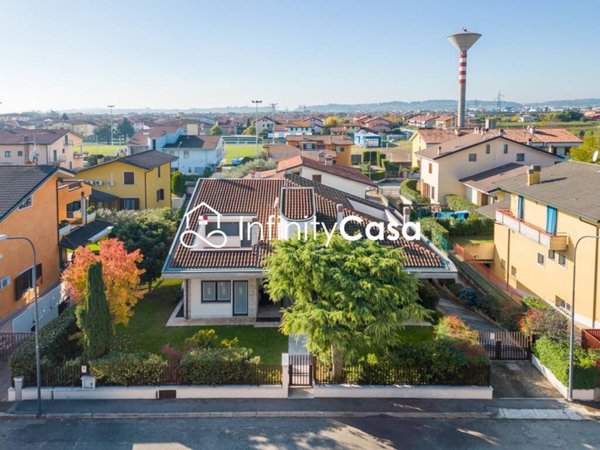 casa indipendente in vendita a Sona in zona Lugagnano