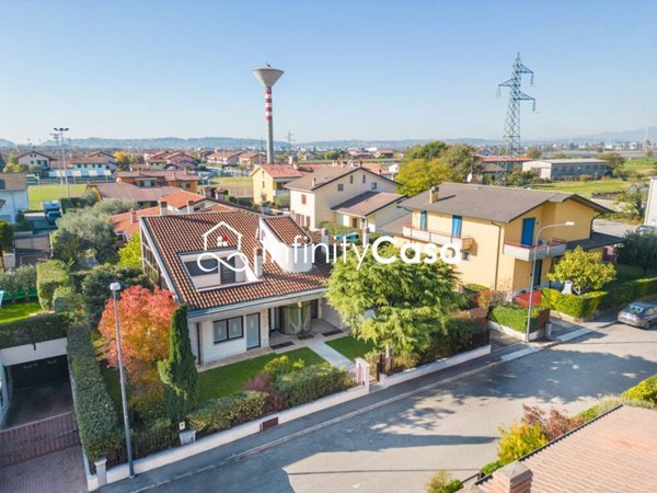 casa indipendente in vendita a Sona in zona Lugagnano