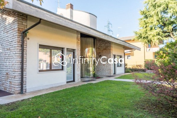 casa indipendente in vendita a Sona in zona Lugagnano