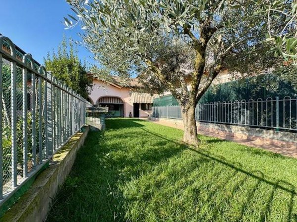 casa indipendente in vendita a Sona in zona Lugagnano