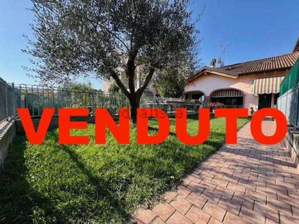 casa indipendente in vendita a Sona in zona Lugagnano