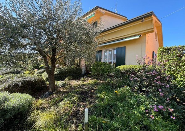 casa indipendente in vendita a Sona in zona Lugagnano