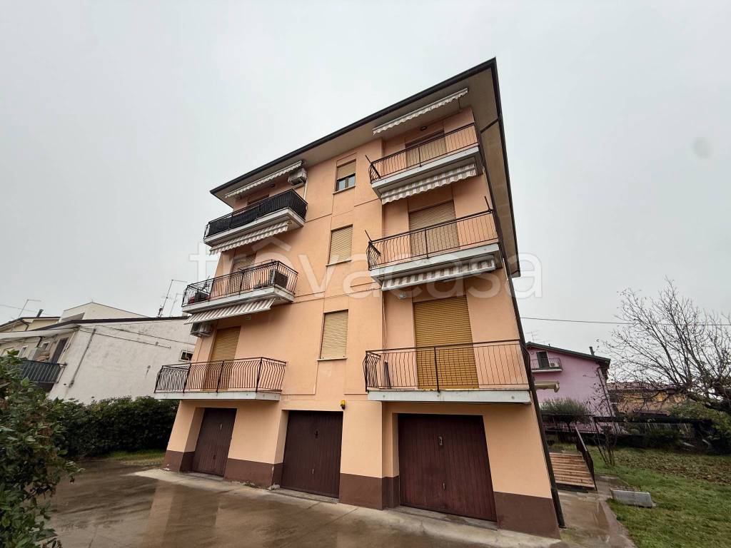 appartamento in vendita a Sona in zona Lugagnano