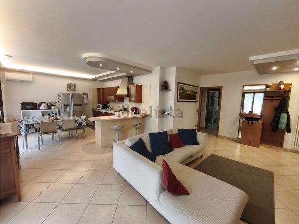 appartamento in vendita a Sona in zona Lugagnano