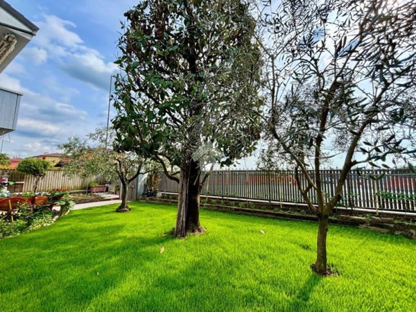 casa indipendente in vendita a Sona in zona Lugagnano