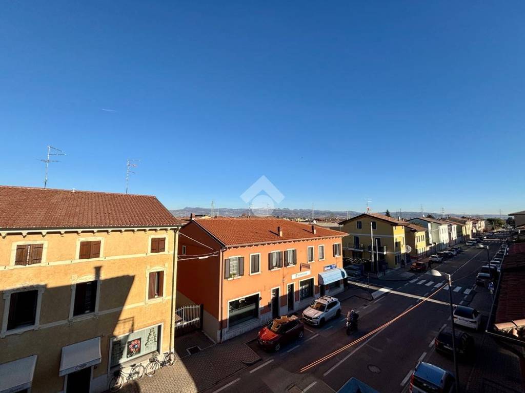 appartamento in vendita a Sona in zona Lugagnano