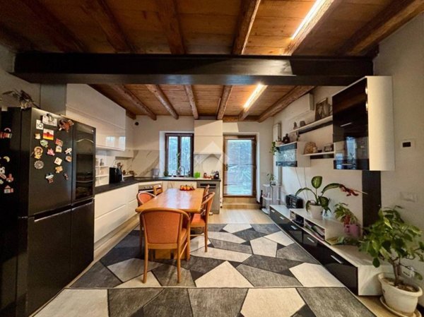 casa indipendente in vendita a Sona in zona Lugagnano