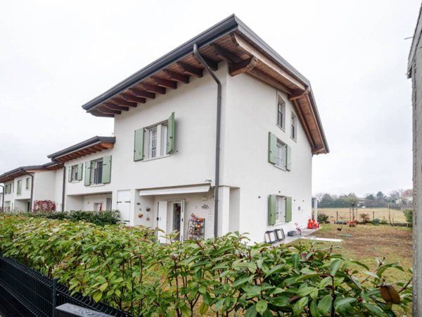 casa indipendente in vendita a Sona in zona Lugagnano