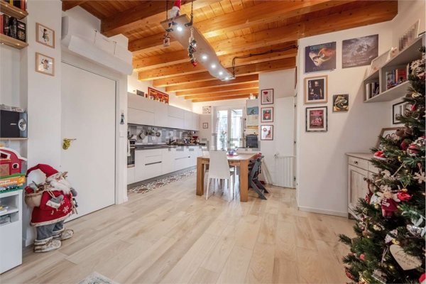 pentavano in vendita a Sona in zona Lugagnano