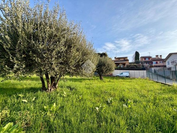 negozio in vendita a Sona