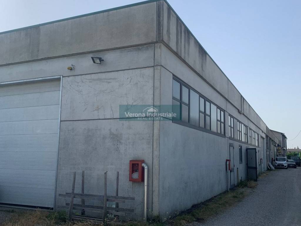 locale commerciale in vendita a Sona