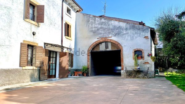 casale in vendita a Sona in zona San Giorgio in Salici