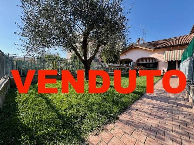 casa indipendente in vendita a Sona in zona Lugagnano