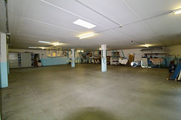 locale di sgombero in vendita a Sona