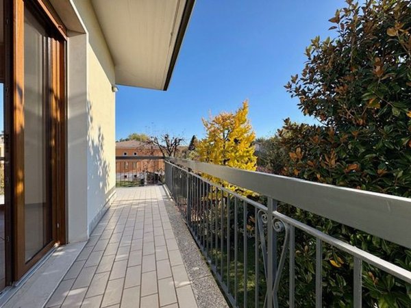 appartamento in vendita a Sona in zona Lugagnano