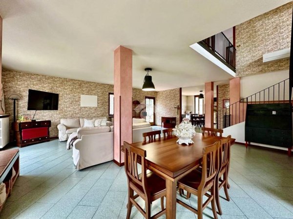 casa indipendente in vendita a Sona in zona Lugagnano