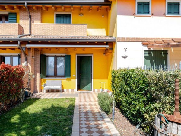 casa indipendente in vendita a Sona in zona Lugagnano