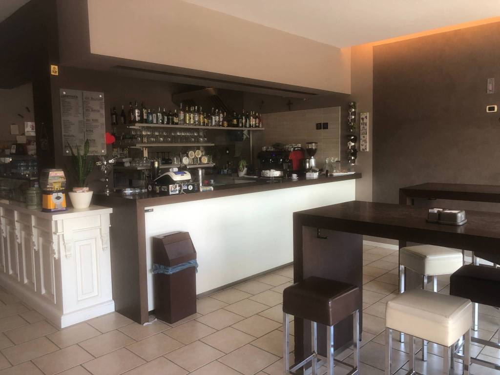 negozio in vendita a Sona in zona Lugagnano