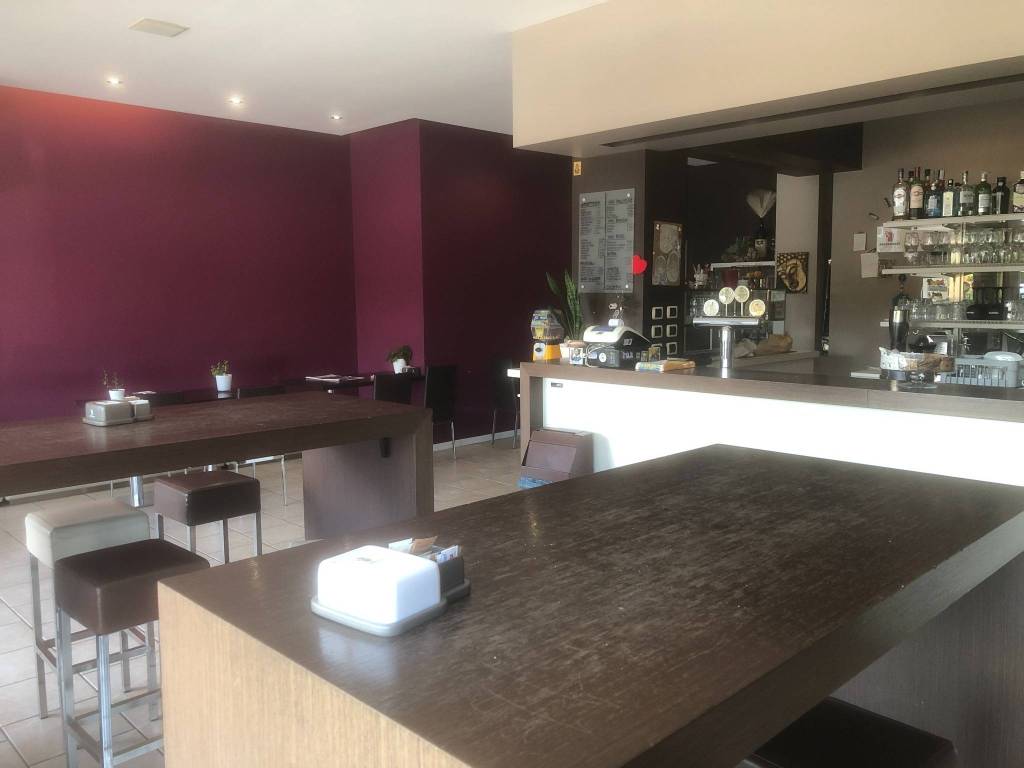 negozio in vendita a Sona in zona Lugagnano