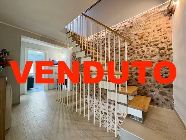 casa indipendente in vendita a Sona in zona Lugagnano