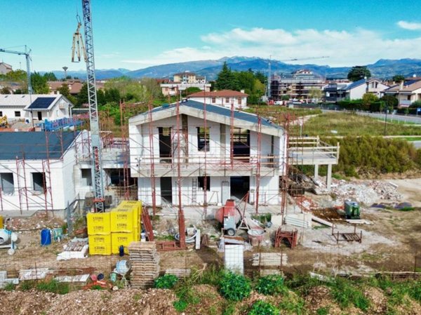 appartamento in vendita a Sona in zona Lugagnano