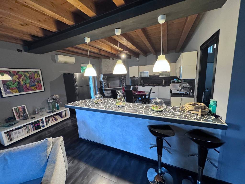 casa indipendente in vendita a Sona in zona Palazzolo