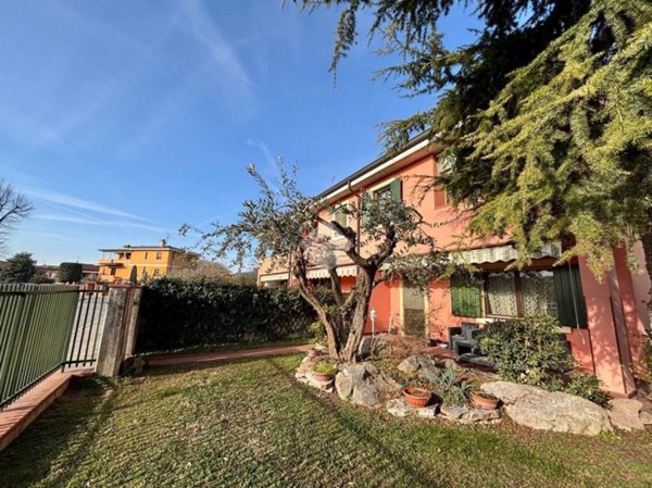 casa indipendente in vendita a Sona in zona Lugagnano