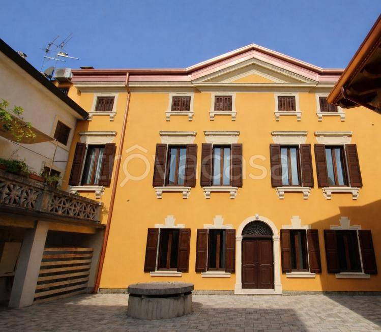 appartamento in vendita a Sona in zona Lugagnano