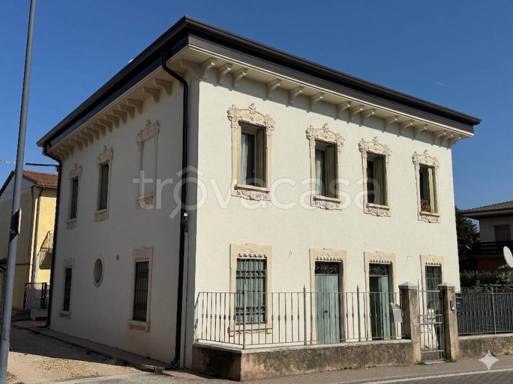appartamento in vendita a Sona in zona Lugagnano