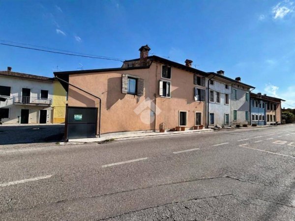 casa indipendente in vendita a Sona in zona Lugagnano