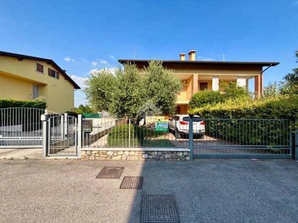 casa indipendente in vendita a Sona in zona Palazzolo