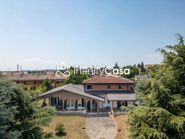 casa indipendente in vendita a Sona in zona Lugagnano