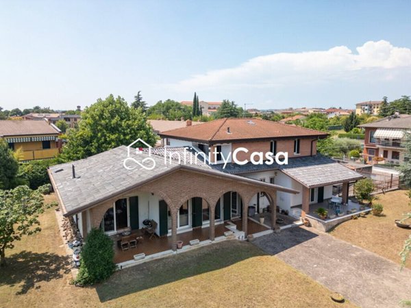 casa indipendente in vendita a Sona in zona Lugagnano
