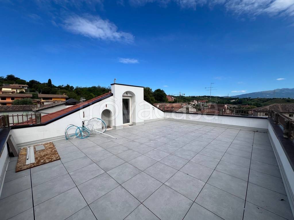 appartamento in vendita a Sona in zona Palazzolo