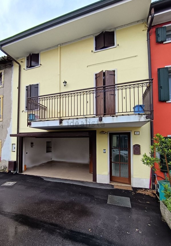 casa indipendente in vendita a Sona in zona Lugagnano