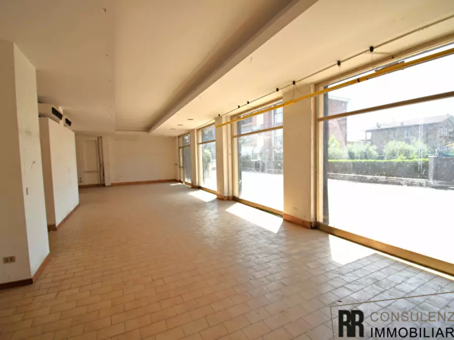 negozio in vendita a Sona in zona Lugagnano