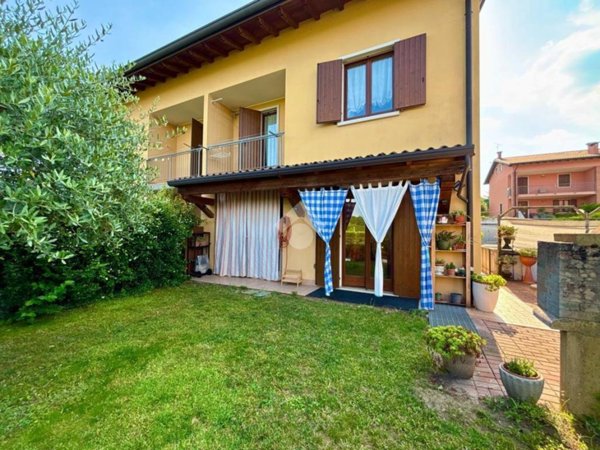 casa indipendente in vendita a Sona in zona Palazzolo
