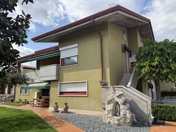 villa in vendita a Sona in zona Lugagnano
