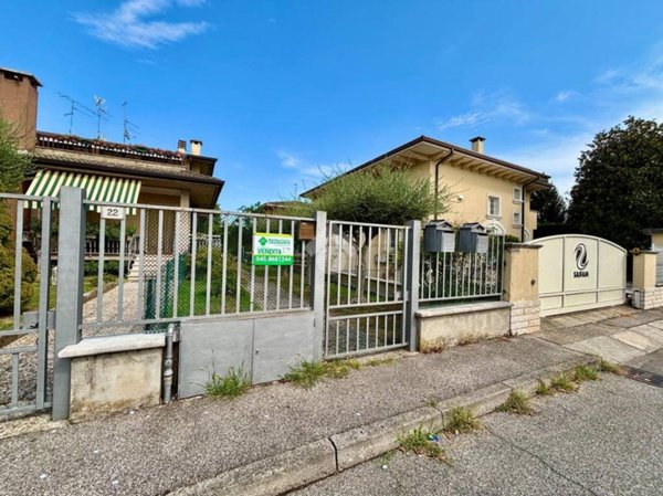 appartamento in vendita a Sona in zona Lugagnano