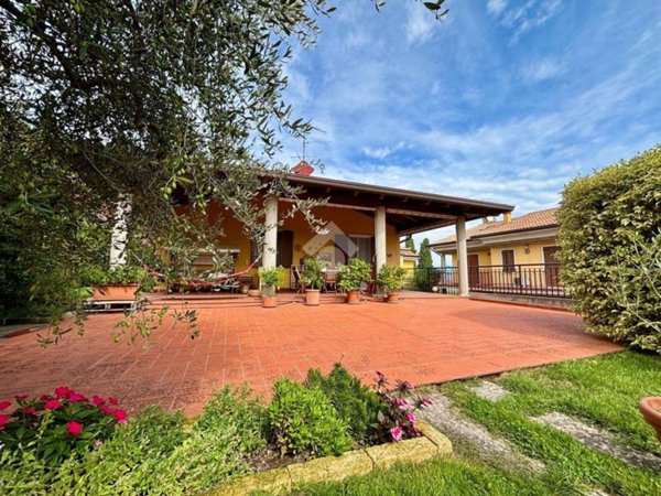 casa indipendente in vendita a Sona in zona Palazzolo