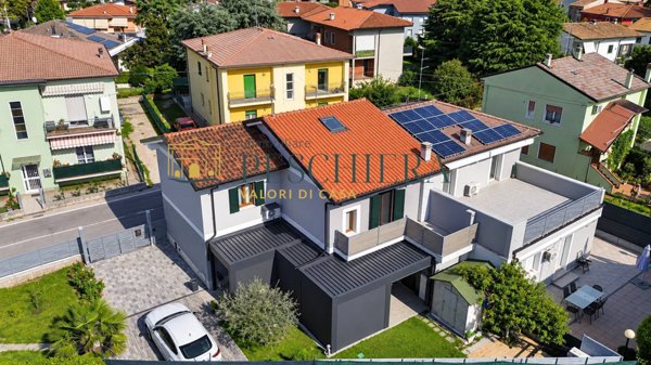 casa indipendente in vendita a Sona in zona Lugagnano